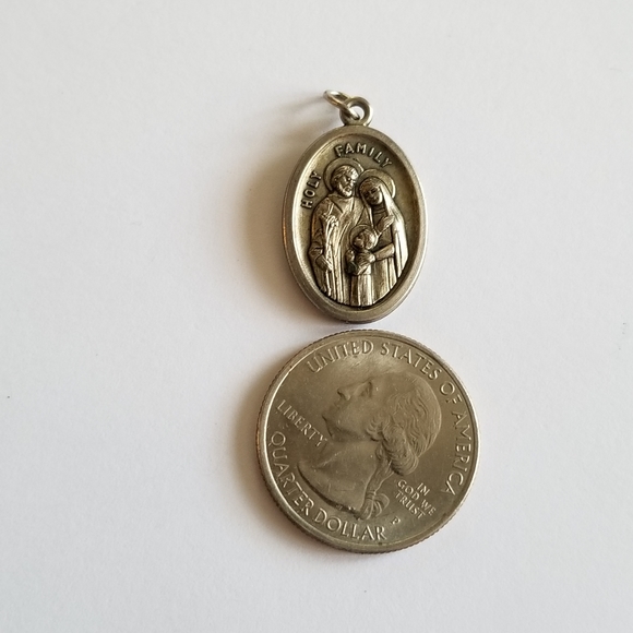 Vintage Holy Family medal pendant silver tone Catholic christian religious - Picture 4 of 8